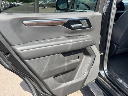 Used 2025 Chevrolet Tahoe LT AWD/4WD image 18