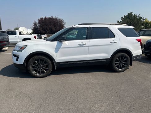 Used 2018 Ford Explorer XLT w/ Equipment Group 202A AWD/4WD image 31