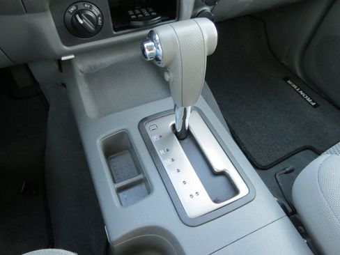 Used 2006 Nissan Frontier SE w/ (P01) Power Pkg image 16