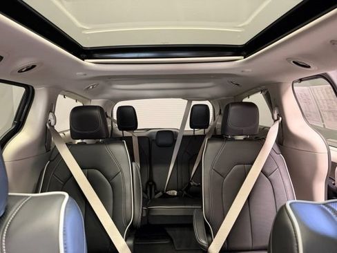 Used 2024 Chrysler Pacifica Limited FWD image 20