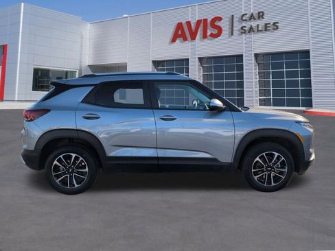 Used 2025 Chevrolet TrailBlazer LT image 5
