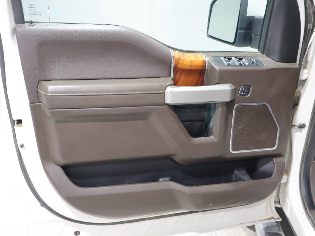 Used 2015 Ford F150 King Ranch w/ Equipment Group 601A Luxury AWD/4WD image 23