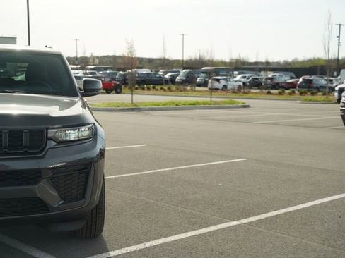 New 2026 Jeep Grand Cherokee Altitude image 37