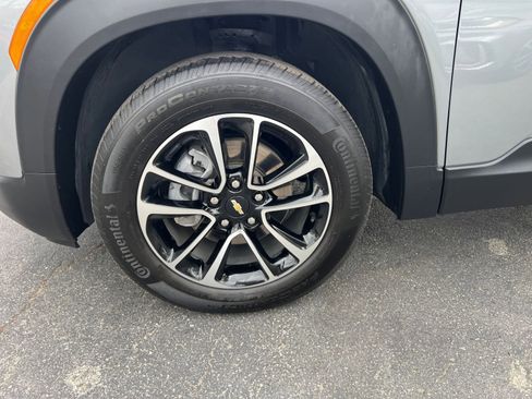 Used 2025 Chevrolet TrailBlazer LT FWD image 35