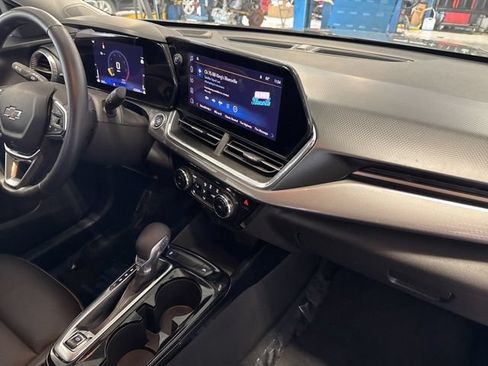 Used 2025 Chevrolet Trax ACTIV FWD image 20