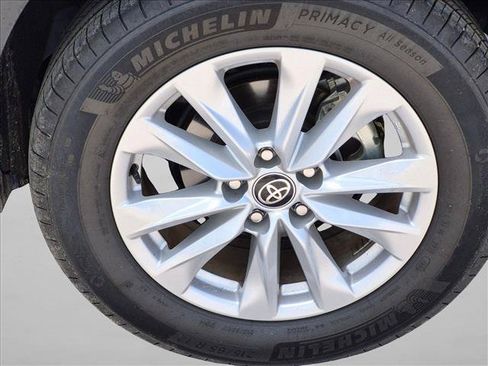 Used 2025 Toyota Corolla Cross LE FWD image 16