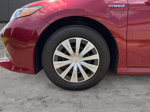 Certified 2019 Toyota Camry LE FWD image 9