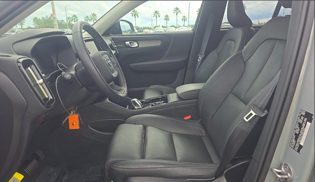 Used 2024 Volvo XC40 B5 Ultimate w/ Climate Package AWD/4WD image 8