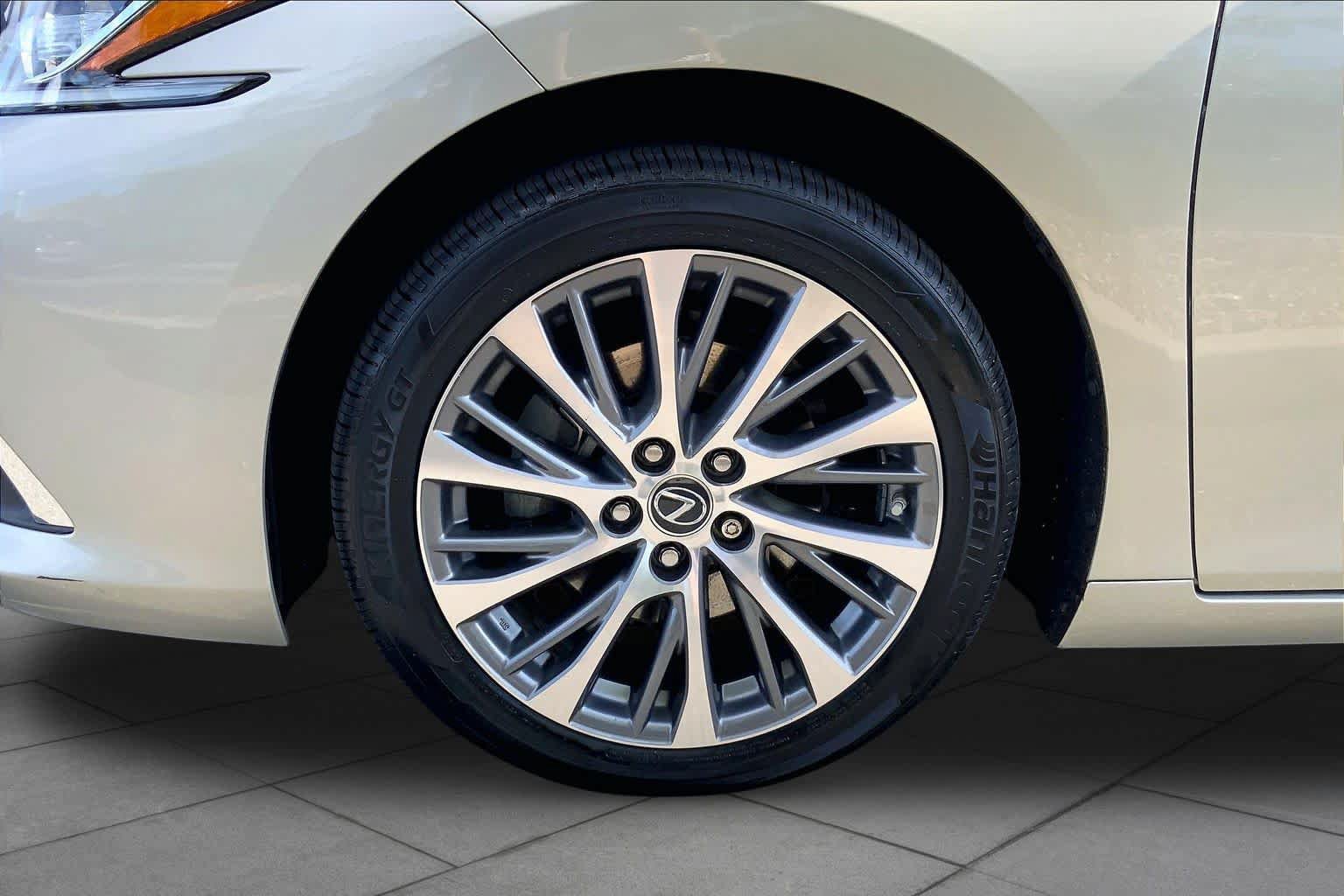 Certified 2021 Lexus ES 350 w/ Premium Package FWD image 10