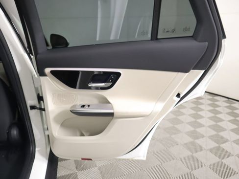 Used 2026 Mercedes-Benz GLC 300 4MATIC image 28