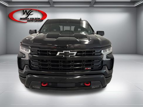 Used 2024 Chevrolet Silverado 1500 LT Trail Boss w/ Convenience Package II AWD/4WD image 2