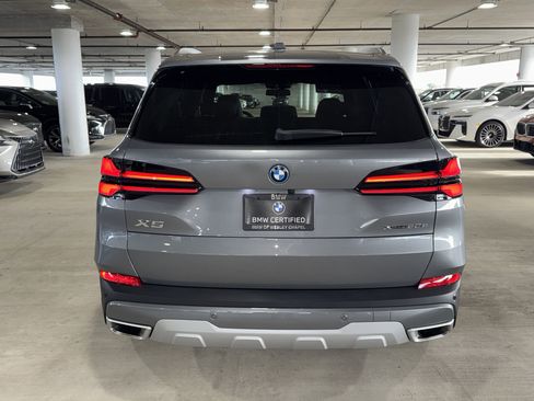 Certified 2025 BMW X5 xDrive50e w/ Premium Package image 7