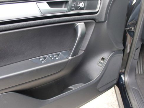 Used 2016 Volkswagen Touareg Sport AWD/4WD image 20