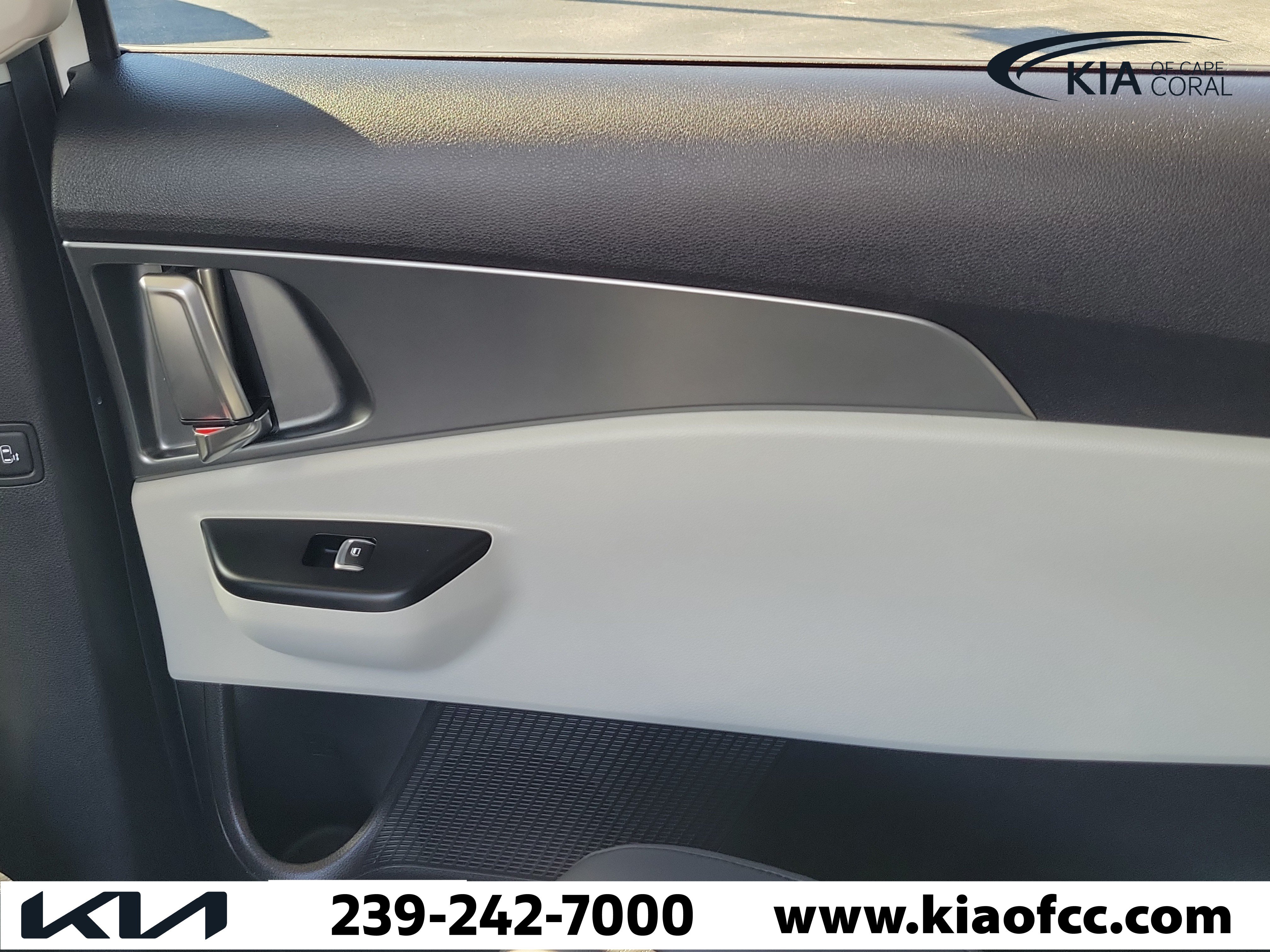 Certified 2024 Kia Carnival LX FWD image 15