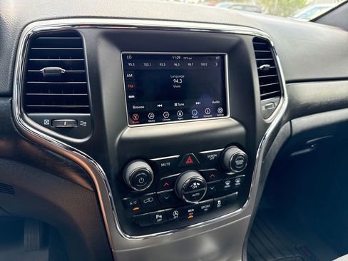 Used 2018 Jeep Grand Cherokee Laredo image 17