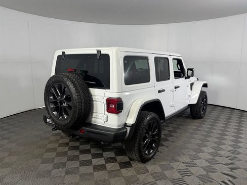 Used 2025 Jeep Wrangler Unlimited Sahara AWD/4WD image 8