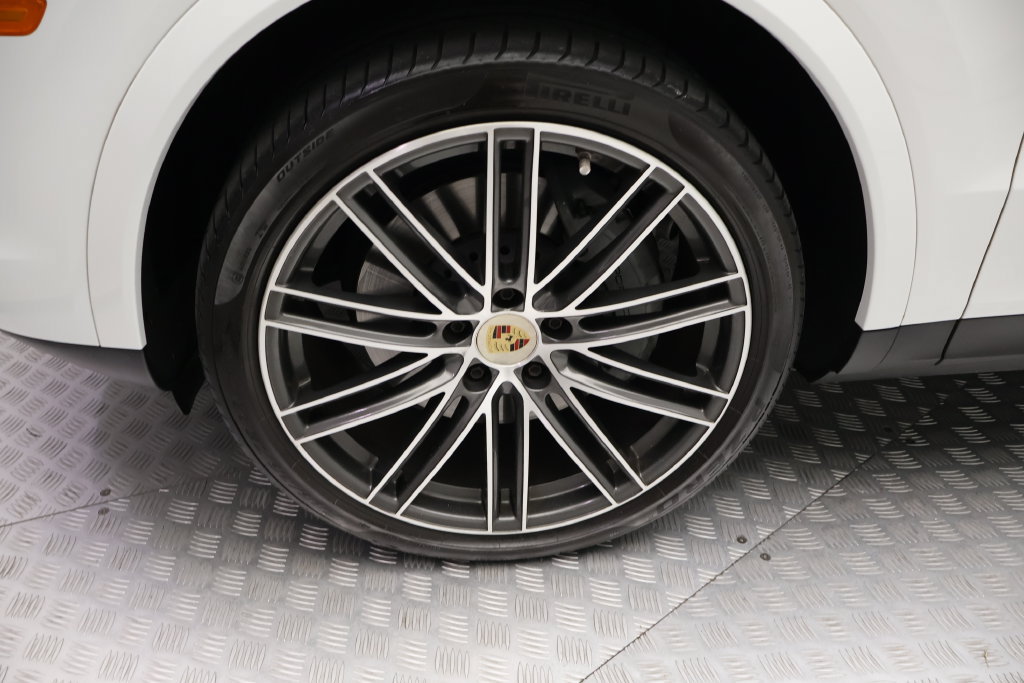 Certified 2023 Porsche Cayenne S AWD/4WD image 4
