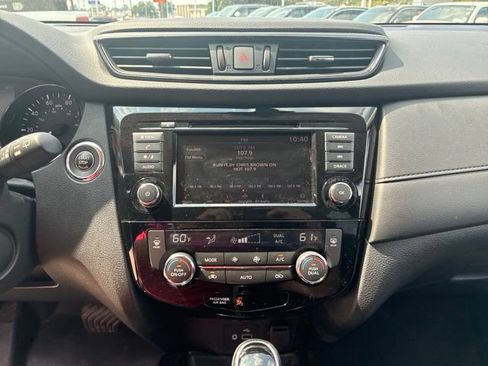 Used 2020 Nissan Rogue SV FWD image 24