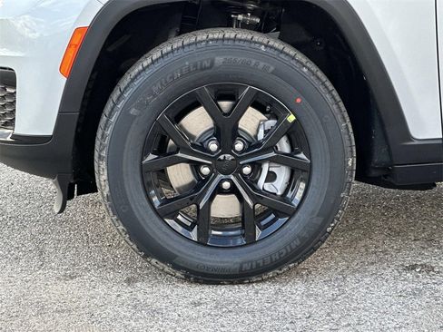 New 2025 Jeep Grand Cherokee L Altitude image 8