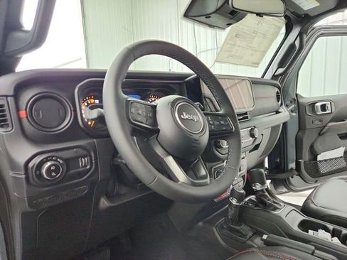 New 2026 Jeep Gladiator Rubicon w/ Steel Bumper Group AWD/4WD image 18