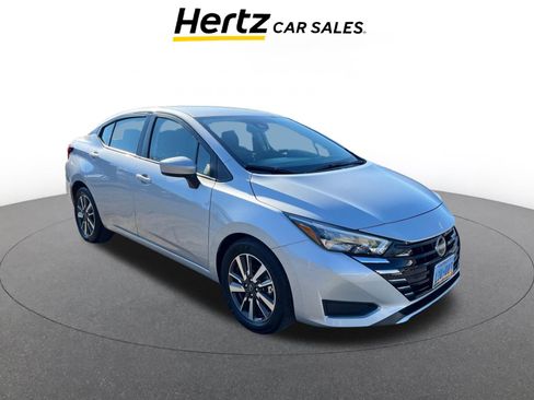 Used 2025 Nissan Versa SV image 1