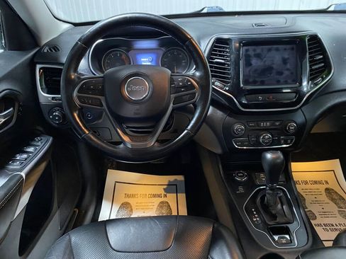 Used 2019 Jeep Cherokee Limited image 8