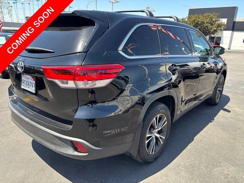 Used 2019 Toyota Highlander LE w/ Carpet Mat Package (TMS) FWD image 4