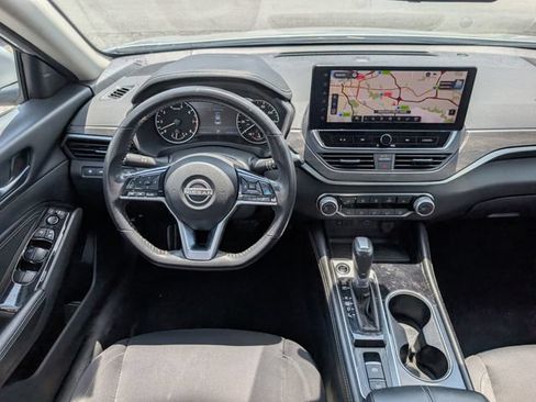 Used 2023 Nissan Altima 2.5 SV w/ SV Premium Package FWD image 16