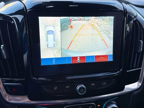 Used 2018 Chevrolet Traverse LT FWD image 15