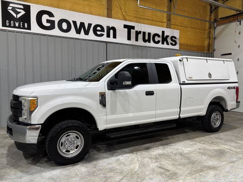 Used 2017 Ford F250 XL w/ Power Equipment Group AWD/4WD image 4