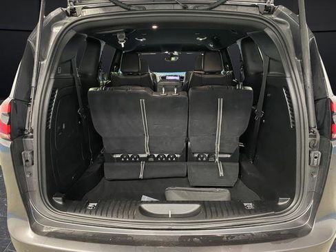 Used 2022 Chrysler Pacifica Touring-L w/ S Appearance Package image 13