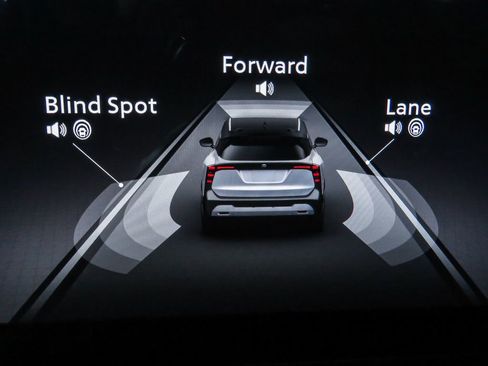 New 2025 Nissan Kicks SR w/ SR Premium Package image 18