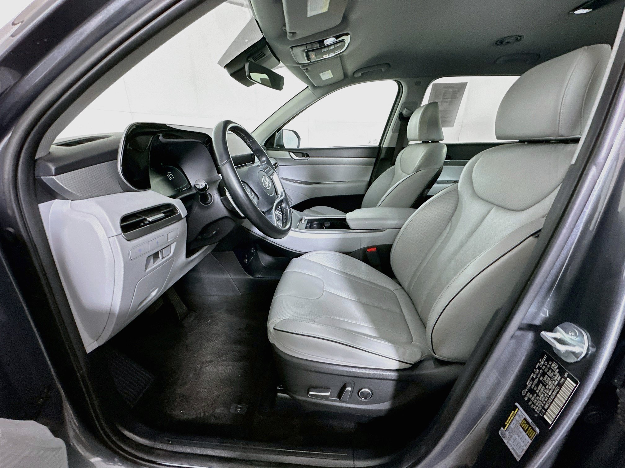 Used 2025 Hyundai Palisade SEL FWD image 13