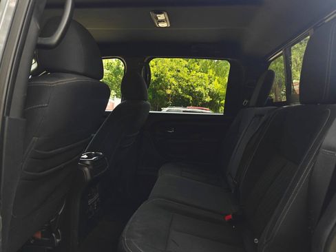 Used 2019 Nissan Titan SV w/ SV Convenience Package RWD image 19