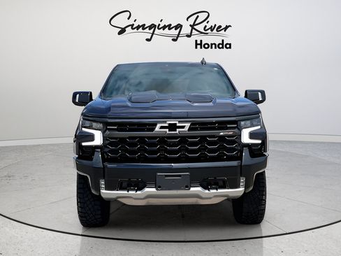 Used 2024 Chevrolet Silverado 1500 ZR2 w/ Technology Package AWD/4WD image 2