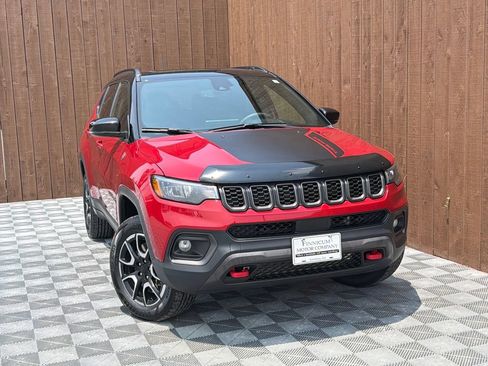 Used 2024 Jeep Compass Trailhawk w/ Sun and Sound Group AWD/4WD image 12