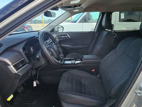 Used 2025 Mitsubishi Outlander SE AWD/4WD image 4