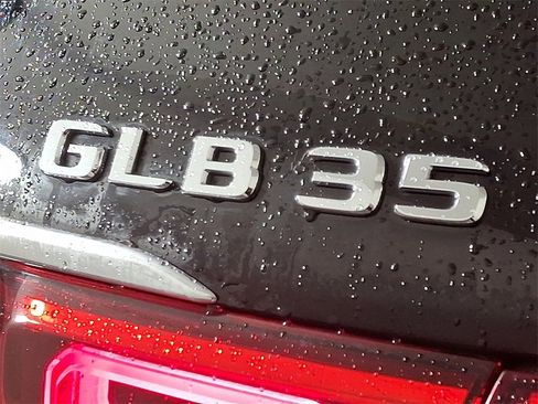 Used 2021 Mercedes-Benz GLB 35 AMG 4MATIC image 31