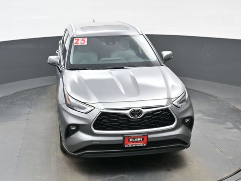 Used 2025 Toyota Highlander XLE image 37