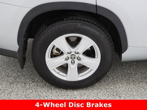 Certified 2023 Toyota Highlander LE image 6