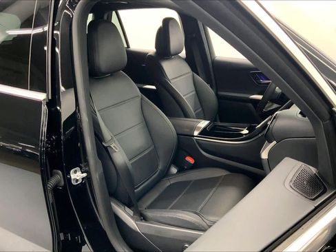 Used 2025 Mercedes-Benz GLC 300 image 11
