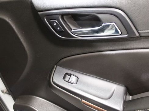 Used 2018 Chevrolet Suburban LT image 24