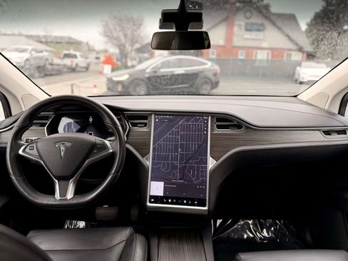 Used 2016 Tesla Model X 75D image 11