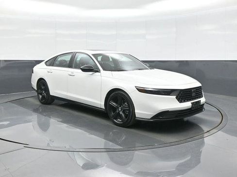 Used 2025 Honda Accord Sport image 1