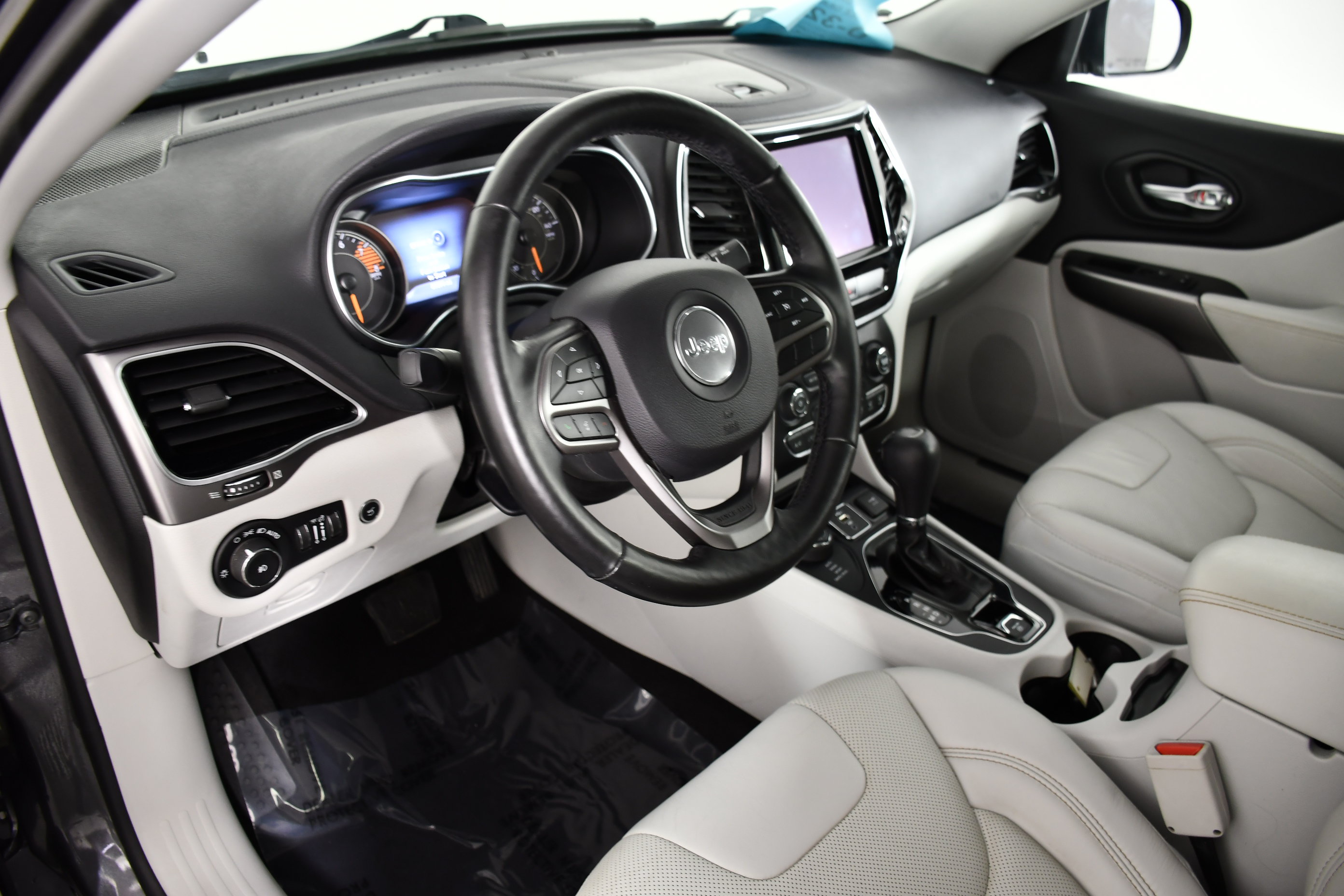 Used 2020 Jeep Cherokee Limited AWD/4WD image 37