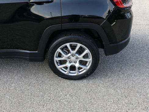 Used 2023 Jeep Compass Latitude AWD/4WD image 4