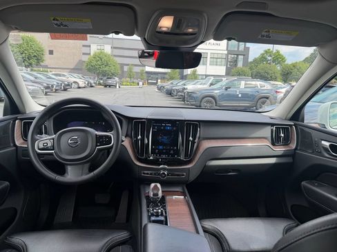 Used 2023 Volvo XC60 B5 Ultimate w/ Climate Package AWD/4WD image 5