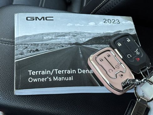 Used 2023 GMC Terrain Denali w/ Denali Premium Package AWD/4WD image 11