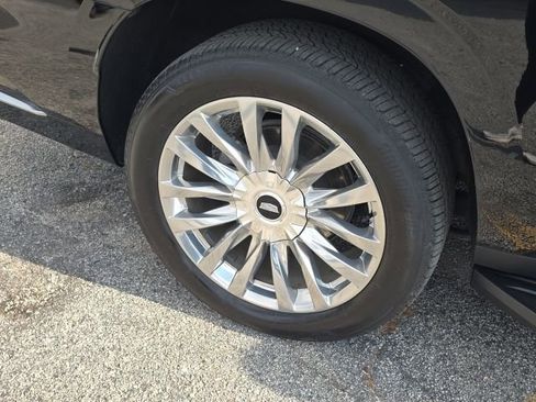 Used 2024 Cadillac Escalade ESV Premium Luxury w/ Performance Package image 9