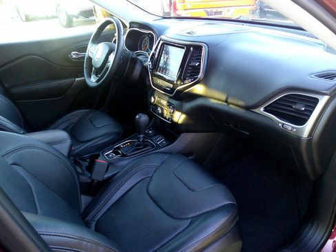 Used 2019 Jeep Cherokee Overland w/ Trailer Tow Group image 45